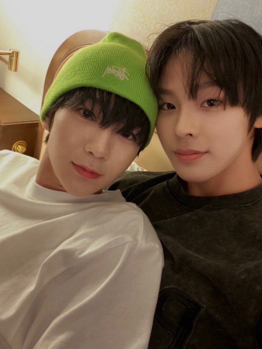 mir tomat 🍅 tweet media