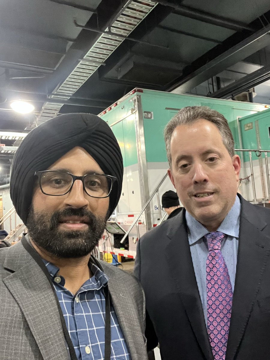 Always a pleasure chatting with one of my favourite broadcasters <a href="/KennyAlbert/">Kenny Albert</a>. He calls it all! @nhl @nfl @nba <a href="/MLB/">MLB</a>. 

Fun fact: Kenny once visited the @cfl Hall of Fame in #Hamilton during his trip to call the outdoor game between the <a href="/MapleLeafs/">Toronto Maple Leafs</a> and the <a href="/BuffaloSabres/">Buffalo Sabres</a> . 🏒🏈