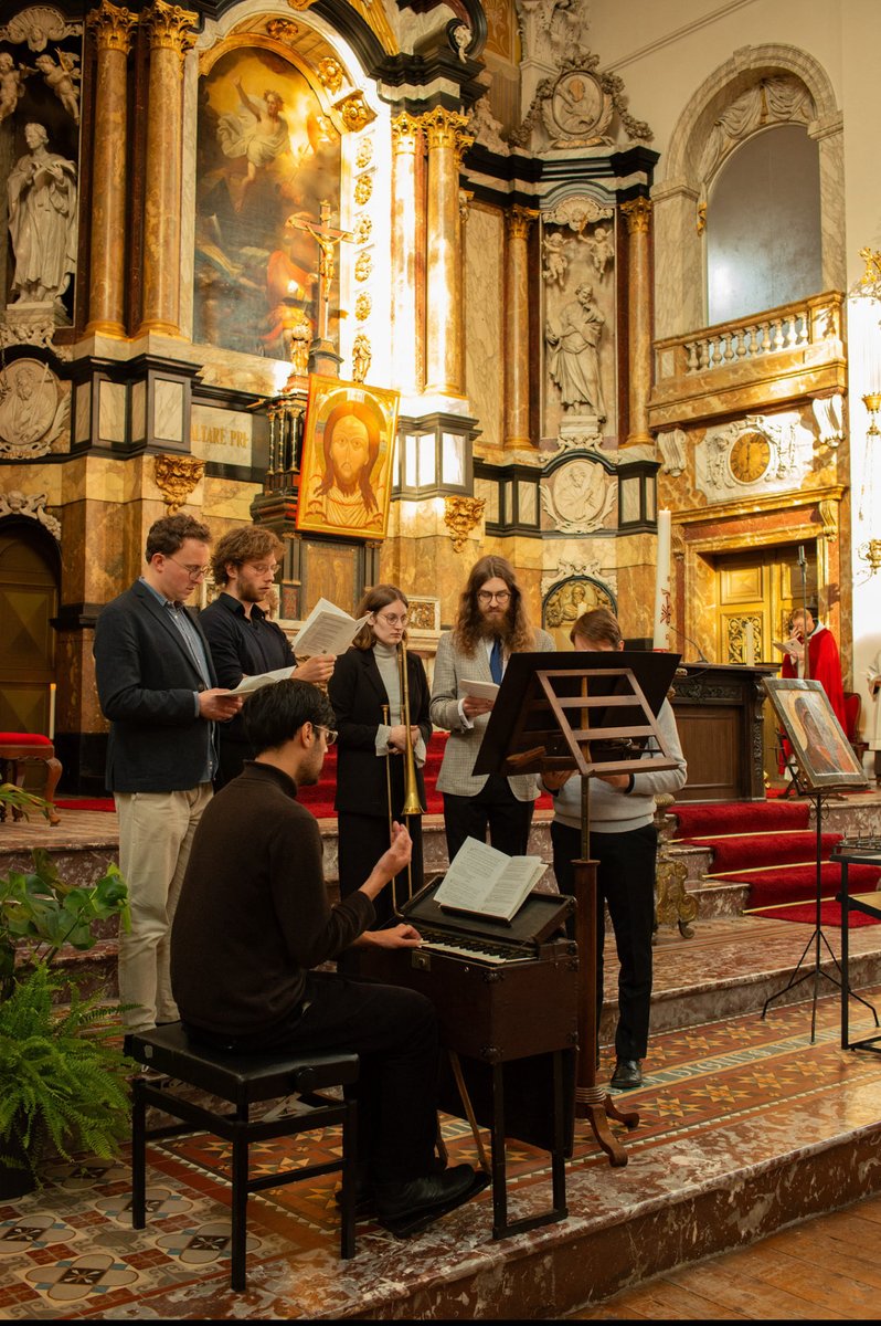 Gregoriaanse vespers in Mokum 🎶
Vrijdag, 31 oktober 2025, in de Mozes en Aäronkerk op het Waterlooplein in Amsterdam 💒
17.00 uur: Kerkdeuren open
17.15-17.30 uur: Instrumentale prelude
17.30-18.15 uur: Vespers
18.15-19.00 uur: Vrijmibo