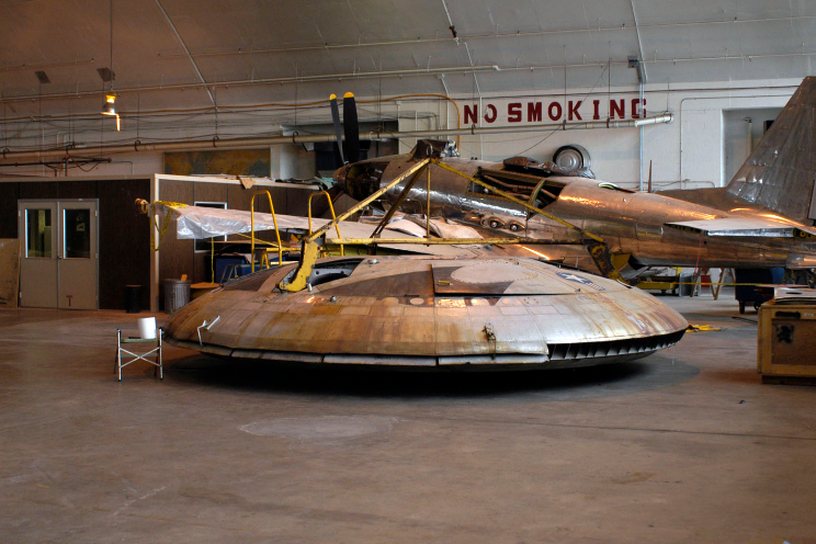 🚨🇺🇸 THREE WRIGHT-PATTERSON RESEARCHERS DEAD: ROSWELL'S HANGAR 18 CONNECTION SPARKS THEORIES

Three Air Force personnel died at Wright-Patterson October 24-25. 

Coincidence? Maybe. 

But the base sits atop Roswell lore. 

Legend says "Hangar 18" houses a 1947 UFO and its 3-foot