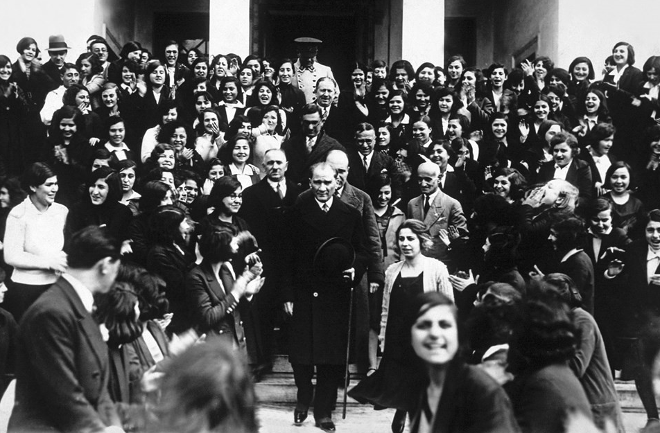 🎉 🇹🇷 29 Ekim Cumhuriyet Bayramımız kutlu olsun!

Cumhuriyetimizin kurucusu Gazi Mustafa Kemal Atatürk ve tüm silah arkadaşlarını saygı, minnet ve özlemle anıyoruz. 

Tarımın, topraklarımızın ve çiftçilerimizin güçlü yarınları için çalışmaya devam ediyoruz.

🌾