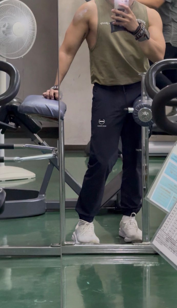 low comma tweet media