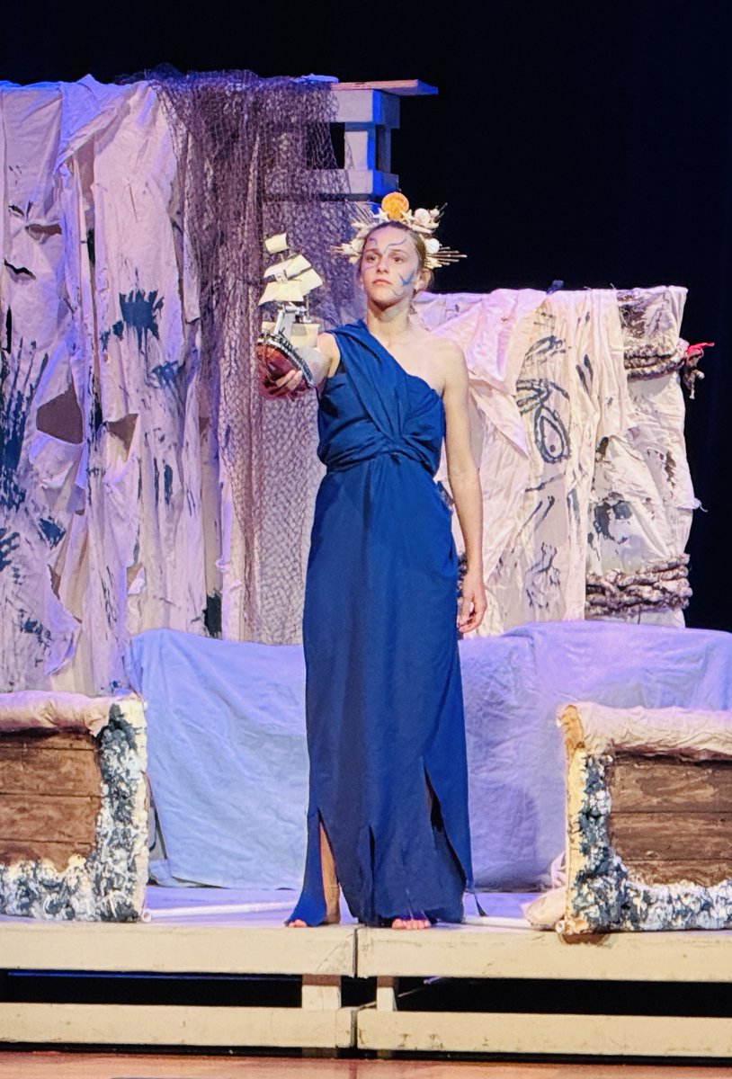 Moore_MS_CISD's tweet image. A standing ovation for an amazing performance of We Are the Sea by the Moore MS Theater Department! Congratulations cast, crew, and directors and break a leg (not literally of course) at your upcoming UIL competition!