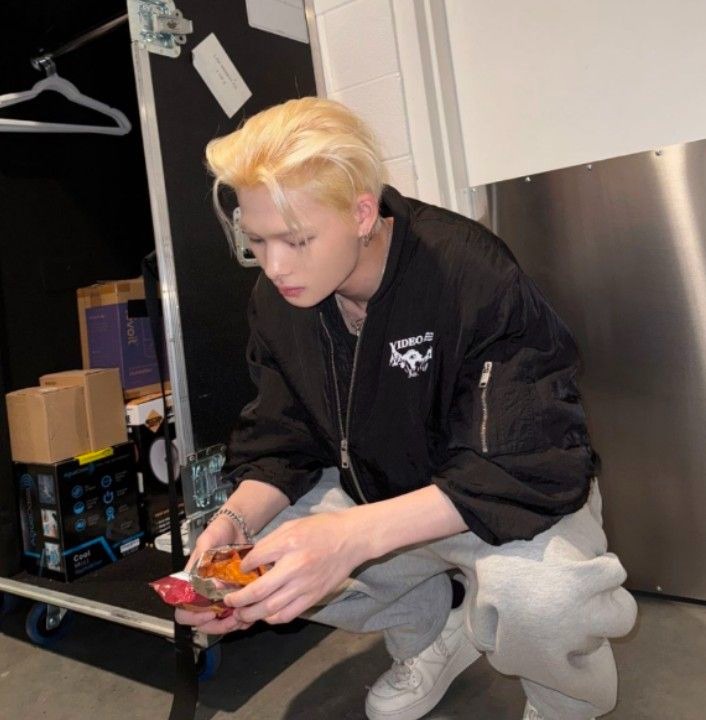 Woodsy Corner. tweet media