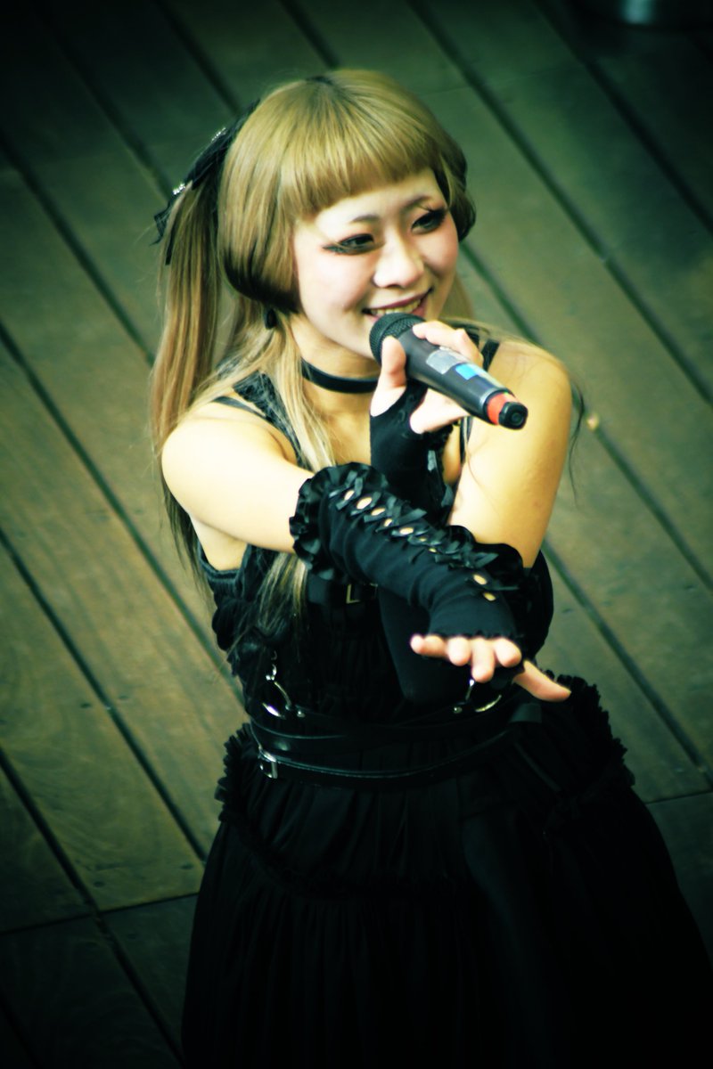 ehfgc_UCCHiE's tweet photo. #728Meltdown と #Groundscore のネタ探しにアメ村で撮影しとったら"BIGSTEPの大階段でフリーライブをやるので、ぜひ撮影してください"と声を掛けられたが、基本治安の悪い写真しか撮ってない奴からすると、彼女達は真逆のジャンルで輝いて見える。
撮影させていただきありがとうございました。 https://t.co/3fOo1GZISJ