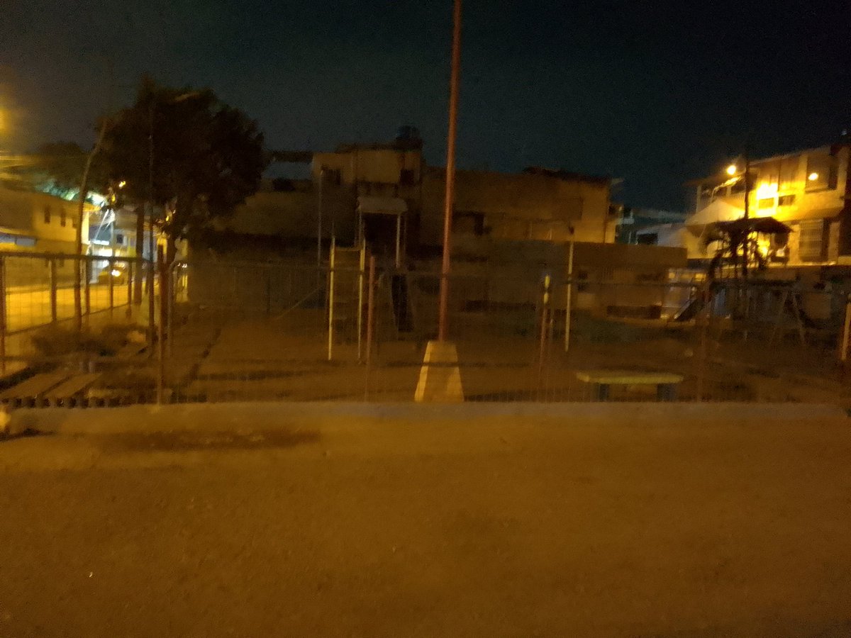 Este espacio público <a href="/CHONILLOec/">Luis Chonillo</a> es el tercer parque que el <a href="/GobiernodeDuran/">Gobierno Municipal de Durán</a> no atiende en arreglar sus luminarias.Esta ubicado entre las M z. 449, 450 y 456 de 4ta Etapa El Recreo. Att. #CamiloTello   tenía luces LED  hoy apagadas. Este lugar se torna peligroso en las noches.