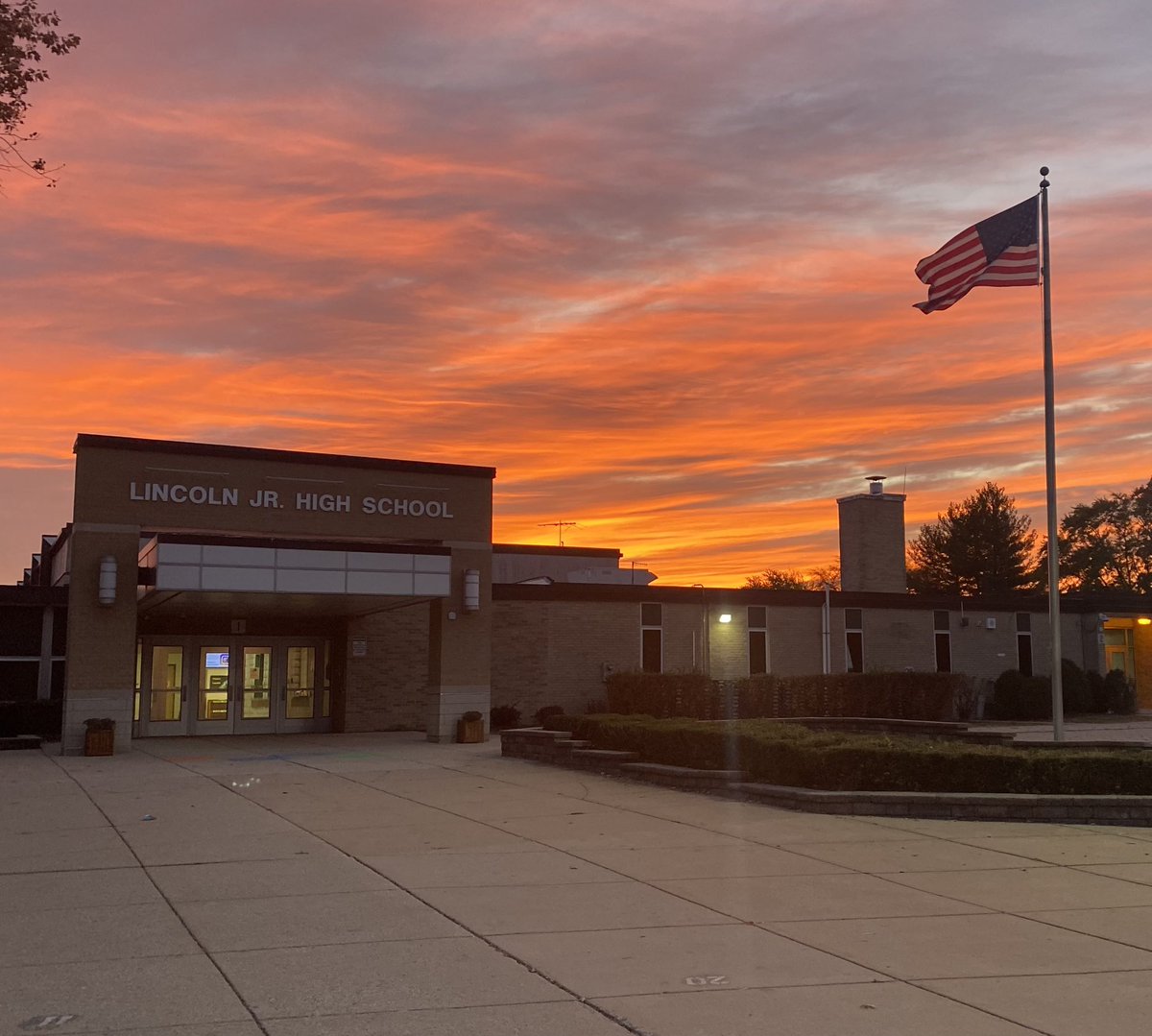 Good morning!! A beautiful scene to start the day at Lincoln☀️ #lancerpride💚 #weare203  <a href="/Naperville203/">Naperville 203</a>