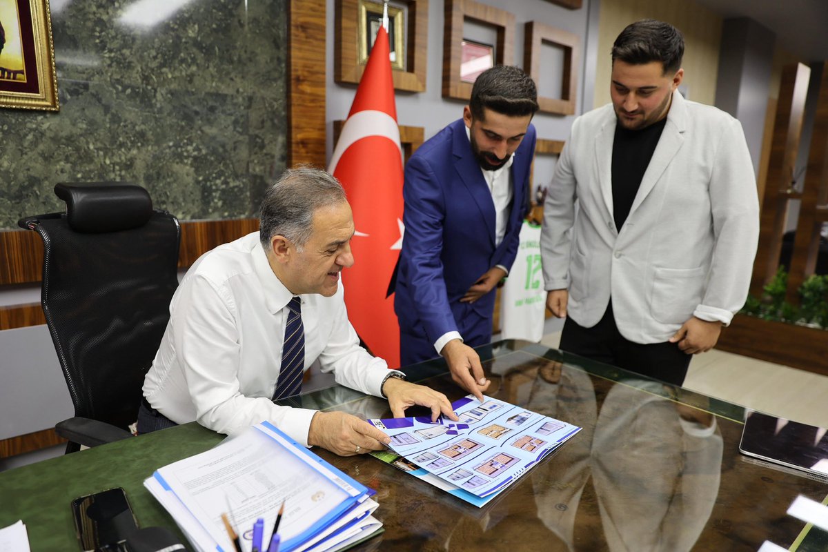 Bingölde bunun için çalışıyoruz. Bingöllü olup İstanbulda faaliyet gösteren  4 genç kardeşin kurduğu  BRT Konteyner İstanbuldan taşınarak 3. Kısım Yeni Sanayi Sitesi içerisinde faaliyet gösteriyor.  BRT Konteyner sahiplerinden  Vedat ve Berat ELHAKAN kardeşler gelerek üretim