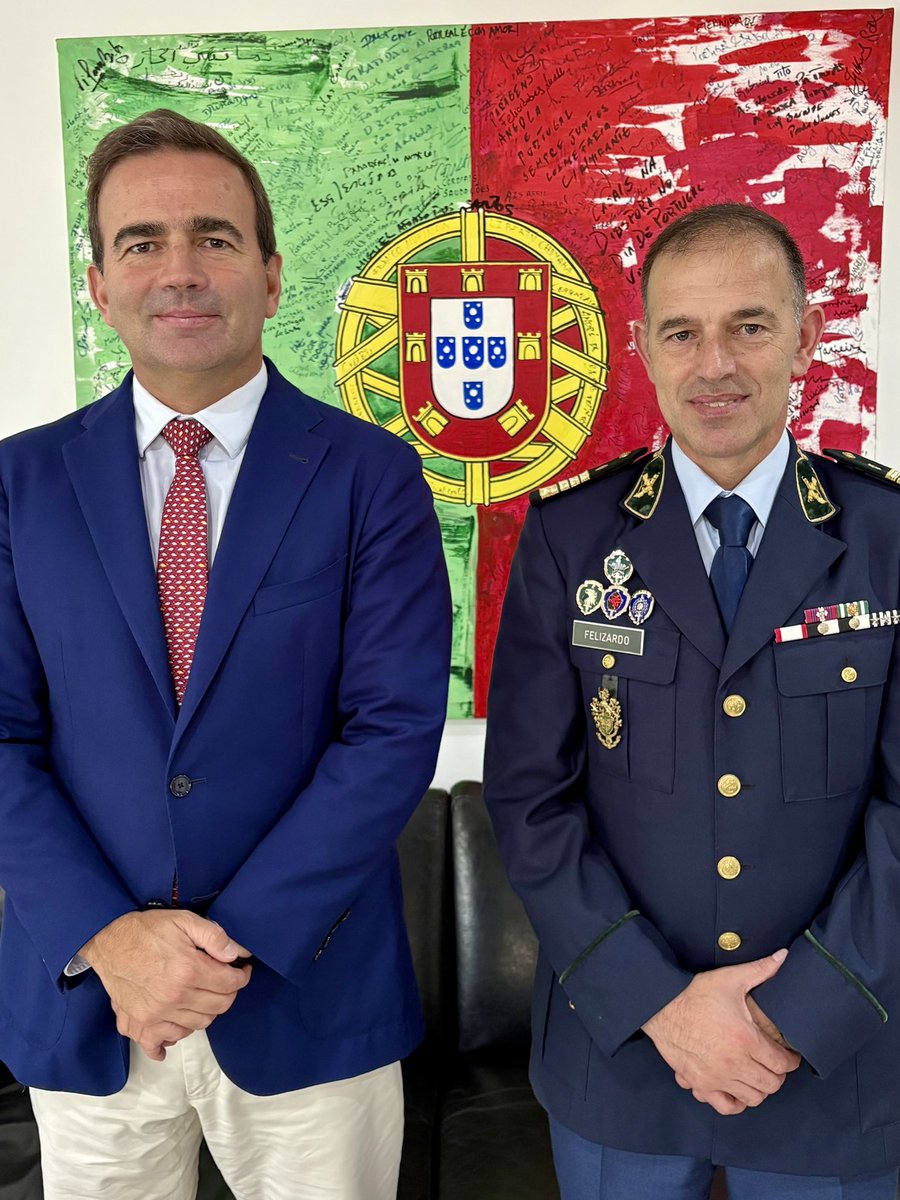 Parabéns ao Coronel Carlos Alberto Felizardo, que celebrou 58 anos.

A sua missão em Angola aproxima-se do fim e estou-lhe grato pelo excelente trabalho que aqui levou a cabo como oficial de ligação do Ministério da Administração Interna.

O Coronel Felizardo soube cultivar