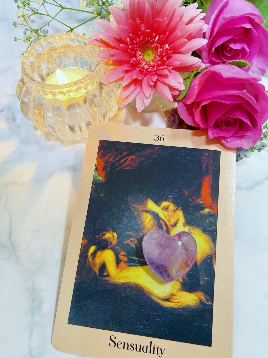 Juno_oracle's tweet image. ˖ ࣪⊹🤍今夜のオラクルメッセージ🤍˖ ࣪⊹ 

官能は、自分自身へのプレゼントです。

私達を取り巻く美しさを見る為に、

鳥の歌声を聴く為に、

桃を味わい、バラの香りを楽しむ為に、

愛する人に触れる為に…

日常の中で求められるものや気を散らすものから、少しだけ時間を取ってみて下さいね💐