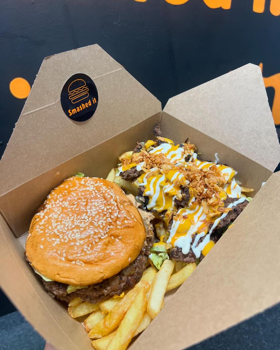 TyPawb's tweet image. Dechreuwch eich diwrnod gêm @Wrexham_AFC v @CAFCofficial gyda ni!

£3 am barcio diwrnod cyfan yn ein haul aml-lawr, bwyd a diodydd blasus ar gael o&apos;n marchnad ac ardal fwyd - wedyn dim ond 20 munud o gerdded trwy&apos;r dref i&apos;r Cae Ras!

#WXM_AFC #Wrecsam