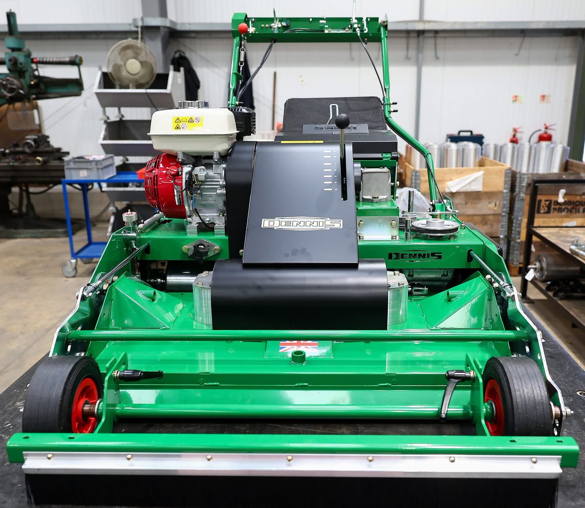DennisMowers's tweet image. BEHIND THE SCENES
Take a look at our PRO-34R petrol rotary mower on the production line #dennismowers #madeinbritain
