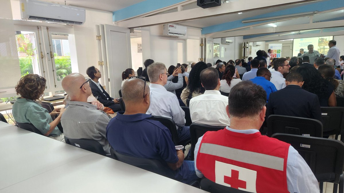 ONU_Cuba's tweet photo. Plan de Acción de @ONU_Cuba

✅️Busca movilizar 74 mill USD
✅️Asistencia inmediata para 1 millón de personas
✅️Ya movilizados 11 mill USD, incluyendo 4 mill de @UNCERF #AcciónAnticipatoria con bienes de primera necesidad #EnElTerreno para más de 180 mil personas.

@UNOCHA https://t.co/McPaIZOuK2