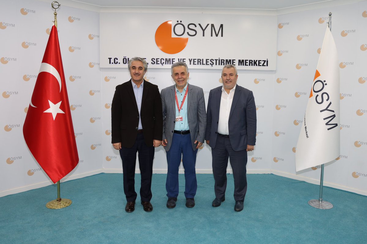 Ailenin kıymetinin çok daha iyi anlaşıldığı bir dönemde, 2025 Aile Yılı kapsamında "Günümüz ailesi; sorunlar çok, çözüm var mı?" başlıklı ufuk açıcı sunumu ile ÖSYM çalışanlarımıza hitap eden Prof. Dr. {<a href="/erolgoka/">erolgoka</a>} hocamıza çok teşekkür ediyorum. Yüreğinize sağlık kıymetli hocam.