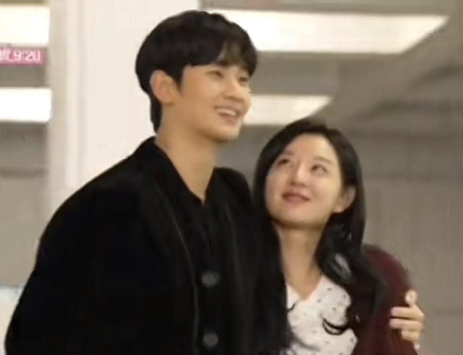 syapabalqis's tweet photo. Even attorney kho’s wife supports soohyun so imagine someone who worked closely with him every day for a year, plus that extra month in germany. And you know, traveling together is one of the best ways to really get to know someone bcs that’s when our true personalities & characters show 🙆‍♀️🙆‍♀️🙆‍♀️
#KimSoohyun #KimJiWon