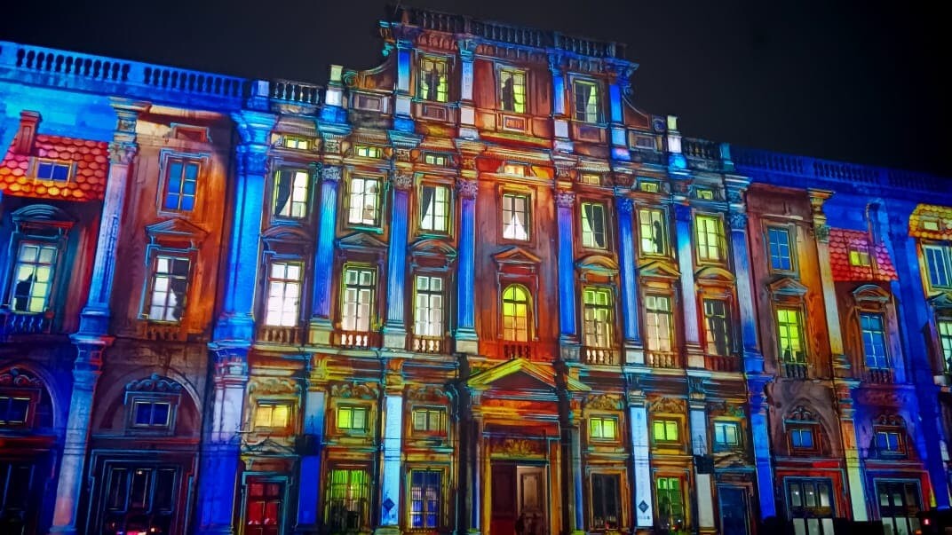 Spectacle de drones, Stranger Things... Le programme de la Fête des Lumières 2025 dévoilé
l.bfmtv.com/15ZB