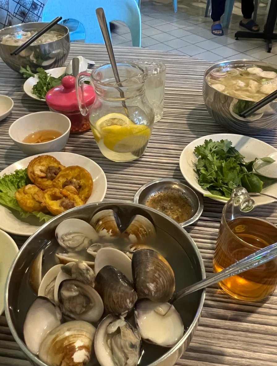 cesar_rose12's tweet photo. Authentic Vietnamese food ,super tasty and affordable 😋
Here are some of the dishes I’ve tried and loved  highly recommend 💯
 (Some aren’t in the photos because I forgot to take pics before eating, oops 😅 https://t.co/pT9sMjSAoY