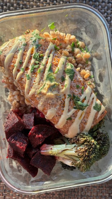 havnclub's tweet image. The only exclusive private chef service has just arrived in Washington DC, and San Diego!

High protein (60g+), organic, locally made, seed oil free, and delivered in glass containers.

Orders via text-based concierge.

Join the club: havnclub.com/join-the-club