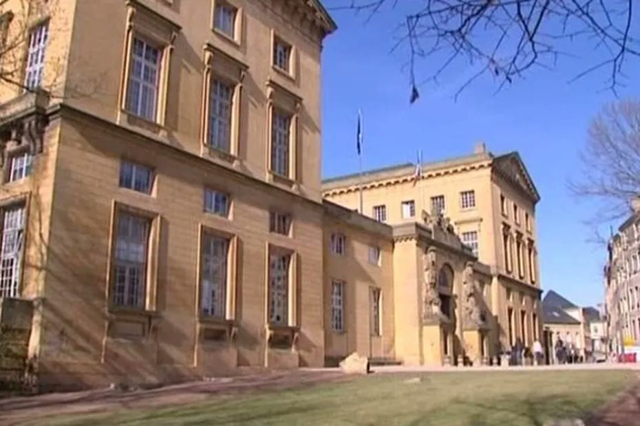 Un adolescent de 15 ans mis en examen et écroué pour homicide volontaire france3-regions.franceinfo.fr/grand-est/mose…