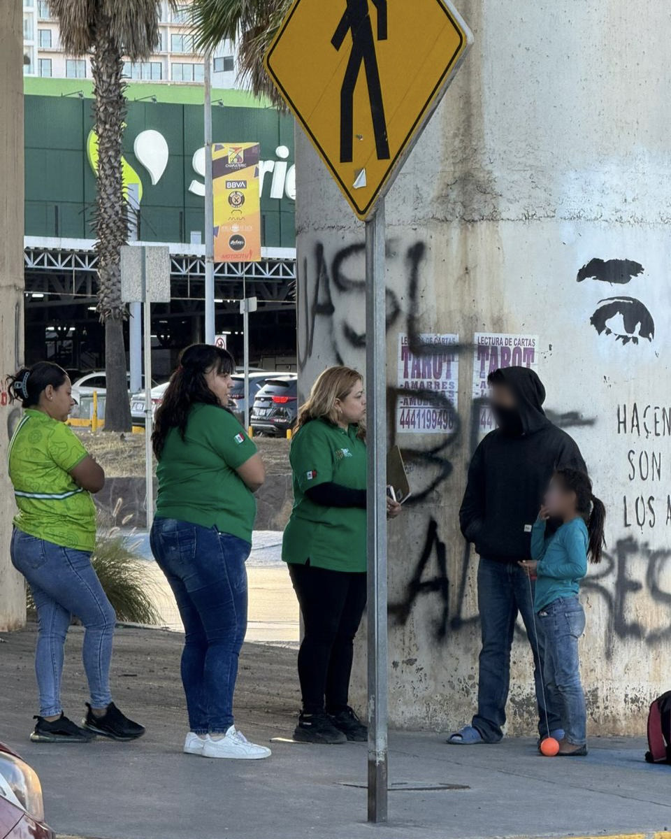 Como parte de la política pública contra la explotación y trabajo infantil, personal de la PPNNA, recorre cruceros de la ciudad para asegurar que a niñas, niños y adolescentes les sean respetados sus derechos fundamentales.

#PPNNASLP #PotosíSinLímites #RicardoGallardoCardona