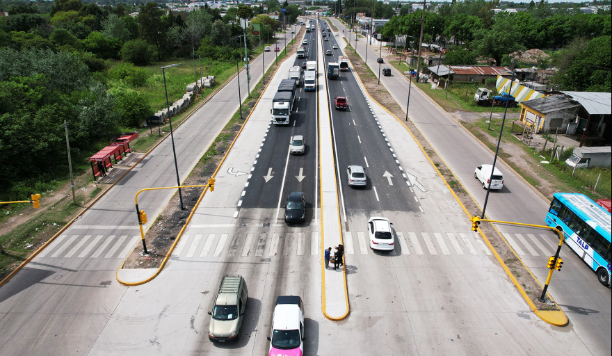AgenciaComBA's tweet photo. 🚧Almirante Brown: finalizó de la segunda etapa de la renovación integral de la Ruta 4

https://t.co/ayCDqVvgRo

#Obras #AlmiranteBrown #MarianoCascallares @BAProvincia @CascallaresPJ #Ruta4 https://t.co/hBE5cbUU2h