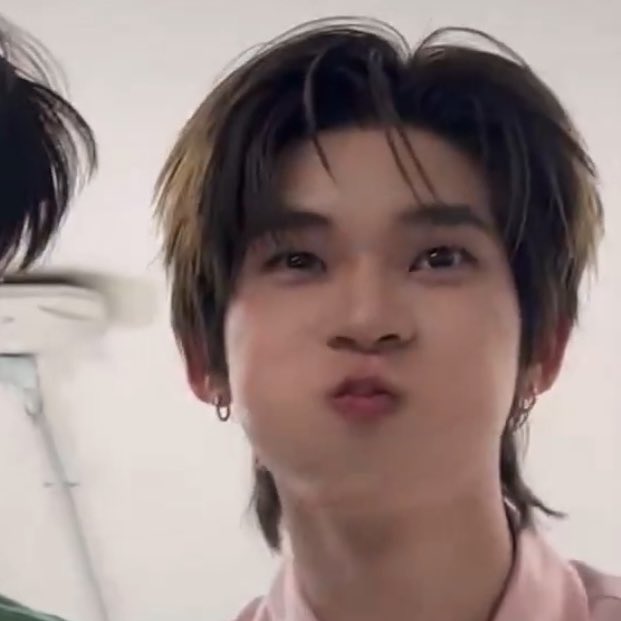 ตี๋ตี๋ 2 รูปนี้ห่างกัน 1 วัน