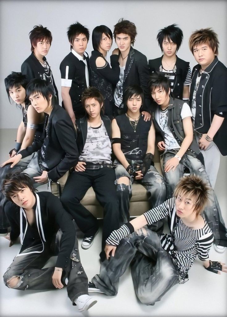 ryeongky's tweet image. these rookie babies are on their 20th debut rn

#20toEternitySuperJunior
#슈퍼주니어_더라스트맨_스탠딩