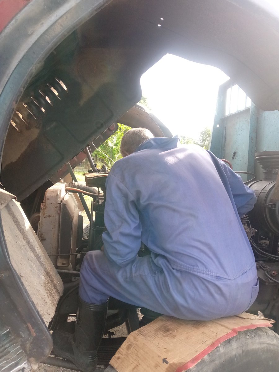 YoanSH1982's tweet photo. El equipo de transporte de la ECV la Conchita trabaja en dar solución a las tareas que se puedan presentar #AgroalimPorCuba #PinarXNuevasVictorias https://t.co/3NPmMp9OCa