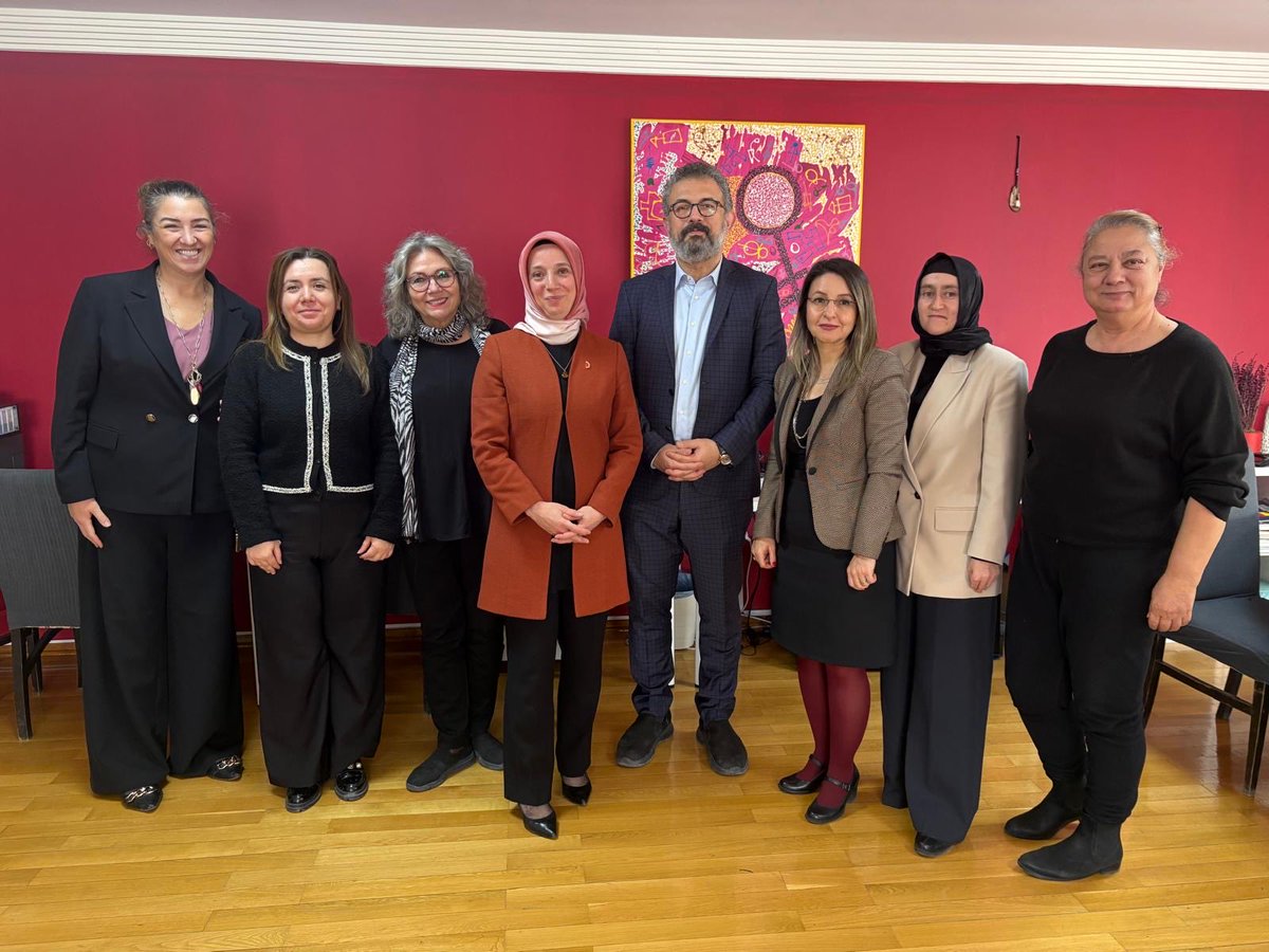 Erken evlilikler konusunda senelerdir çalışma gerçekleştiren Uçan Süpürge’yi ziyaret ettik. Vakıf Başkanı Sayın Ayşe Ürün, Mütevelli üyesi Sevgili Halime Güner ve vakıf gönüllüleri işe birlikte  #Kadına Karşı Şiddete ilişkin bilgi alış verişinde bulunduk.

<a href="/ucansupurgeukff/">Uçan Süpürge Vakfı-Flying Broom</a> #KDK