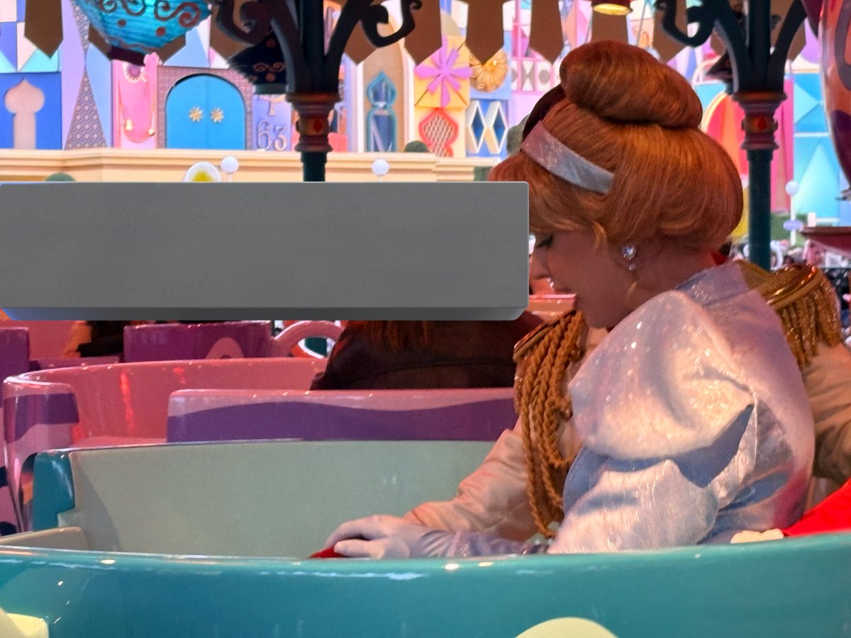 pythonstudy1's tweet image. アリスのティーパーティにプリンセスたちが‼︎フライデーみたいになってるwww