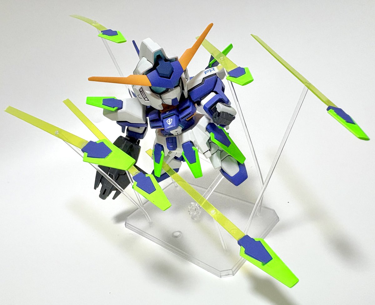 Pchan_1024's tweet photo. こんばんは！
途中で作るのが止まっていた　
BB戦士　ガンダムAGE-FX  完成しました！
Cファンネルを飛ばしてみたかったので、飛ばしてみました！それっぽくなって個人的には満足です！（かなり雑ですが笑）
＃ガンプラ好きと繋がりたい
＃ガンダムAGE https://t.co/aEEe1Yrz4E