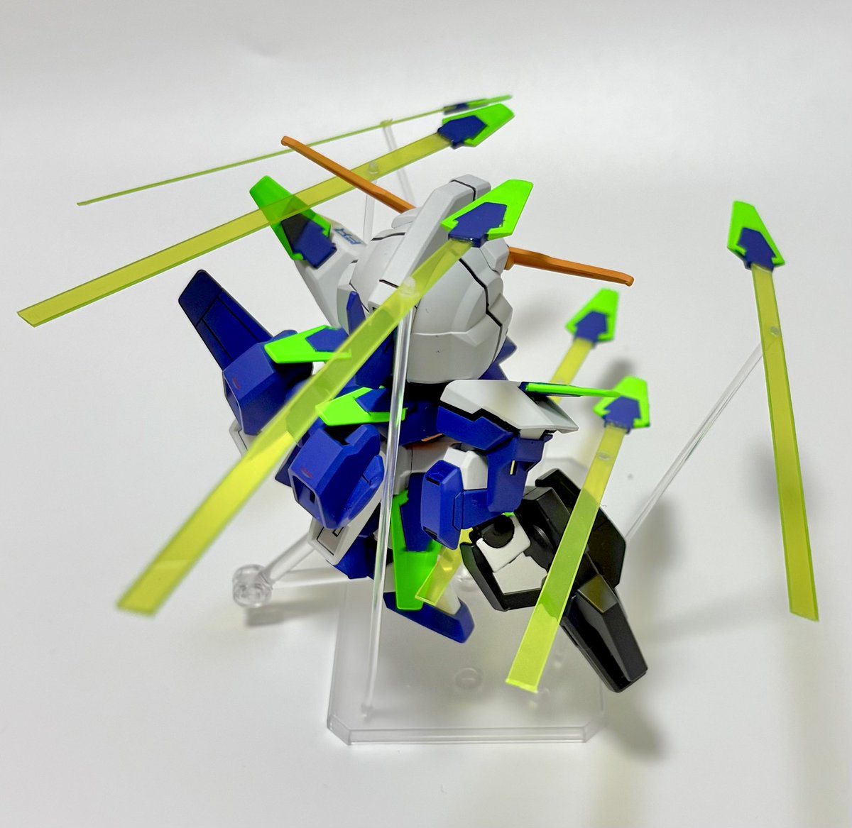 Pchan_1024's tweet photo. こんばんは！
途中で作るのが止まっていた　
BB戦士　ガンダムAGE-FX  完成しました！
Cファンネルを飛ばしてみたかったので、飛ばしてみました！それっぽくなって個人的には満足です！（かなり雑ですが笑）
＃ガンプラ好きと繋がりたい
＃ガンダムAGE https://t.co/aEEe1Yrz4E