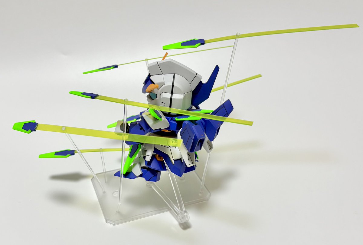 Pchan_1024's tweet photo. こんばんは！
途中で作るのが止まっていた　
BB戦士　ガンダムAGE-FX  完成しました！
Cファンネルを飛ばしてみたかったので、飛ばしてみました！それっぽくなって個人的には満足です！（かなり雑ですが笑）
＃ガンプラ好きと繋がりたい
＃ガンダムAGE https://t.co/aEEe1Yrz4E