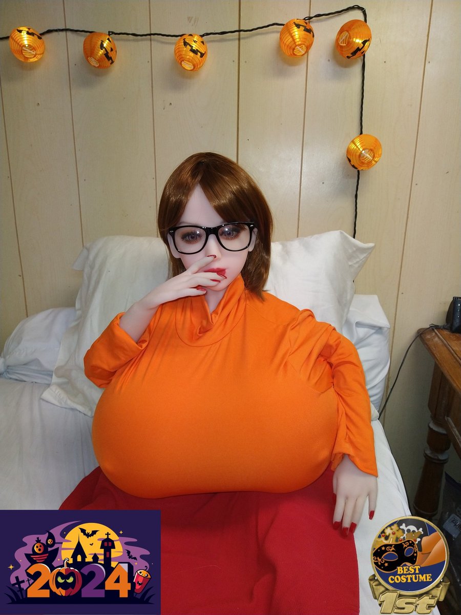 DelorianDavid's tweet photo. Well the Halloween contest came and ended and winning on Instagram by a landslide was Sarah as a sexy cheerleader! You also have previous Year's winners. Very cute! https://t.co/1y3G0vmW3p