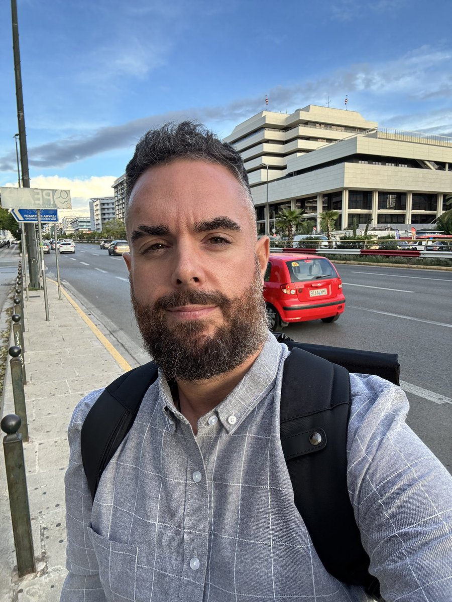 soyelrks's tweet image. No me volveré a quejar del retraso del transporte público en Madrid. Con la huelga de taxis ahora mismo en Atenas tengo que ir en bus. La frecuencia de paso del q necesito es 10’. Llevo 25 esperando y aquí sigo.