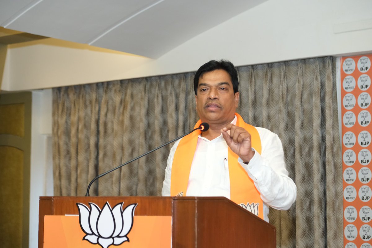 annamalai_k's tweet image. In a meeting presided over by Hon CM of Goa Thiru @DrPramodPSawant avl and along with @BJP4Goa State President Thiru @DamuNaik avl, had the opportunity to interact with the functionaries of BJP Goa on the need for the Special Intensive Revision initiated by the ECI. (1/2)