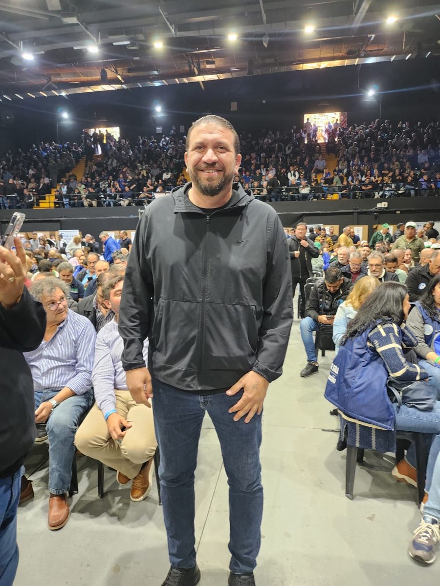El secretario general de AOITA, Emiliano Gramajo, participa hoy del Congreso Nacional de la CGT en el club Obras Sanitarias, donde se eligen las nuevas autoridades de la central obrera.

✊ Unidad, federalismo y compromiso con los trabajadores del transporte.
#AOITA #CGT