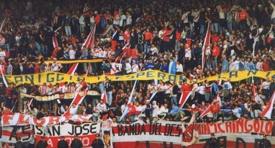 Ustedes son muy chicos pero en mi época cuando se venía el Superclásico en La Boca, no se salía ni viernes ni sábado a la noche porque los hinchas también “concentrábamos”. Había un montón de cosas que hacer, ajustar la percusión, juntar la pirotecnia, estrenar alguna bandera