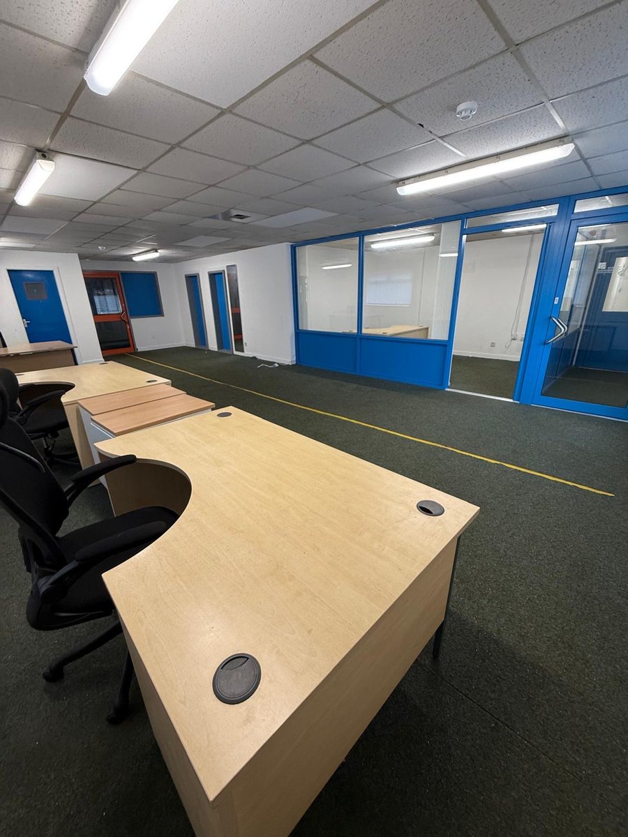 🔥 Warehouse/Workshop To Let – Prime Oldham Location!
🏭 6,700 sqft light industrial
💼 2,312 sqft offices | 4,235 sqft workshop
🚚 Loading bay + parking | 🔒 Alarmed &amp; secure
💷 From £784.38/week
📲 DM to arrange a viewing!
#Oldhamhour #IndustrialProperty #CommercialProperty