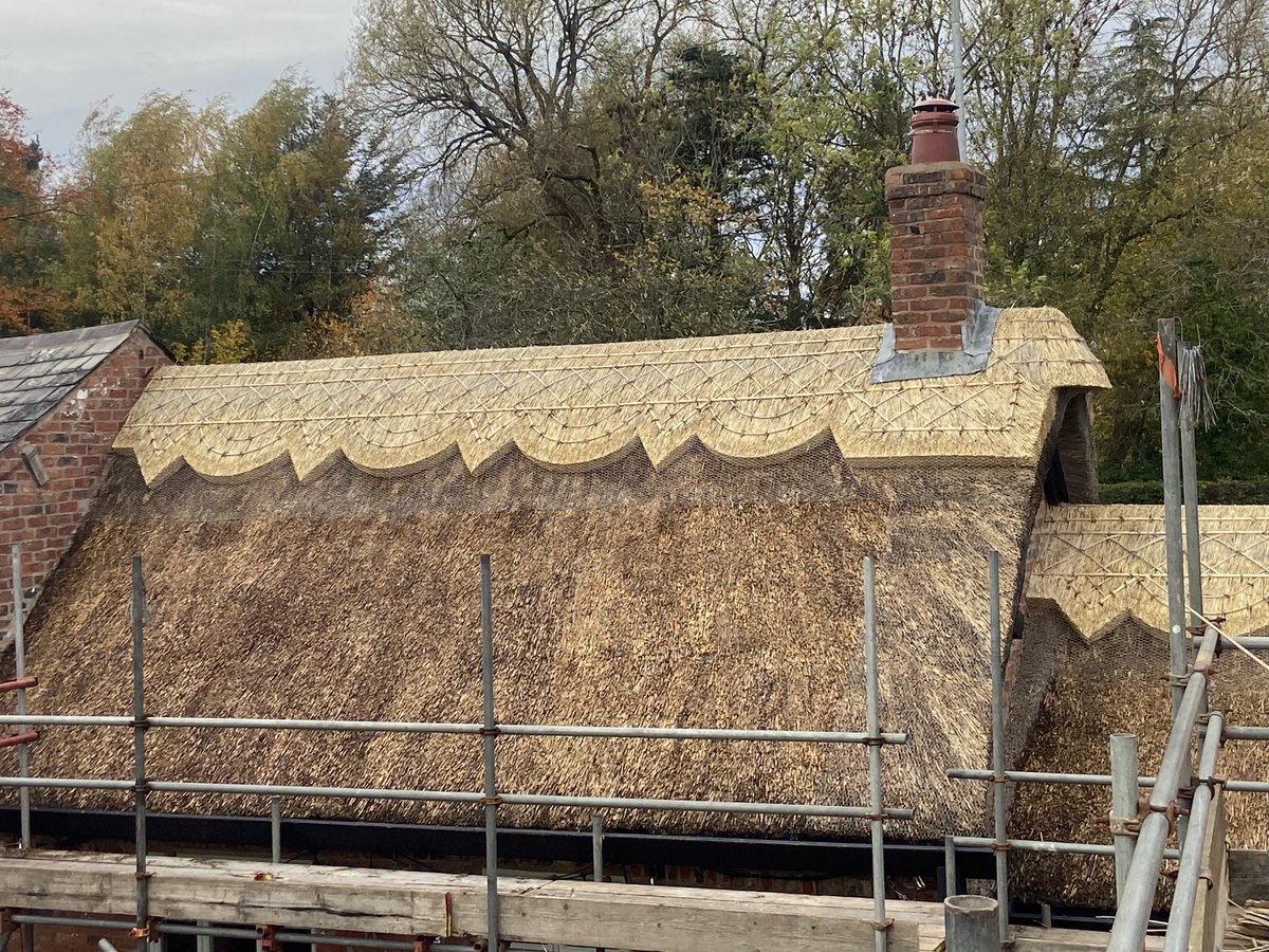 masterthatcher2's tweet image. The #Wilmslow re-ridge and repair job is nearly complete. We’re now just finishing the annex roof and l’ll post photos of that soon. We originally thatched both roofs. #Thatching.