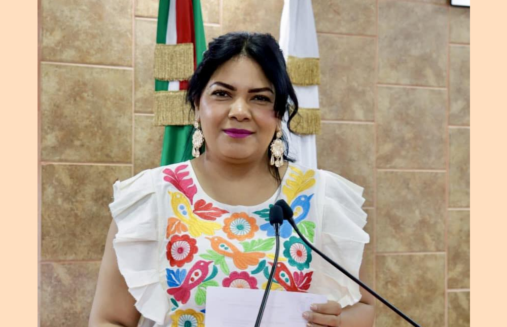 ConexionMxli's tweet image. #CongresoBC ALZAN LA VOZ EN FAVOR DE POLICÍAS DE SAN QUINTÍN EN PROCESO DE JUBILACIÓN Y DE ELEMENTOS ACTIVOS / Diputada Montse Murillo exhorta a la alcaldesa Miriam Cano a resolver trámites pendientes; sin omisiones que lesionan sus derechos
/ +goo.su/tyU5Ed