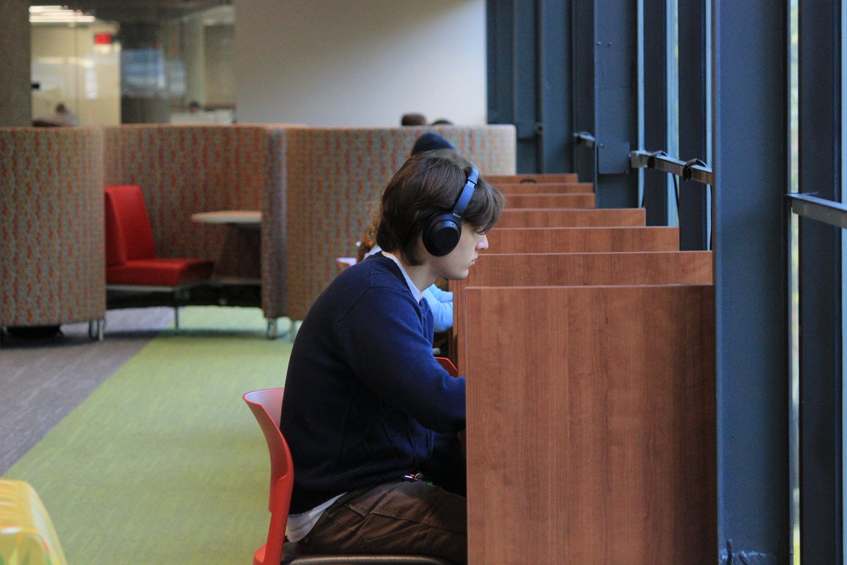 Our Affordable Learning initiative has saved <a href="/uofl/">University of Louisville</a> students $2.45M since 2024 through no-cost and low-cost textbooks.
As you register for Spring 2026 classes, view a list of those with no-cost and low-cost materials to help you save:
library.louisville.edu/ekstrom/how_to…