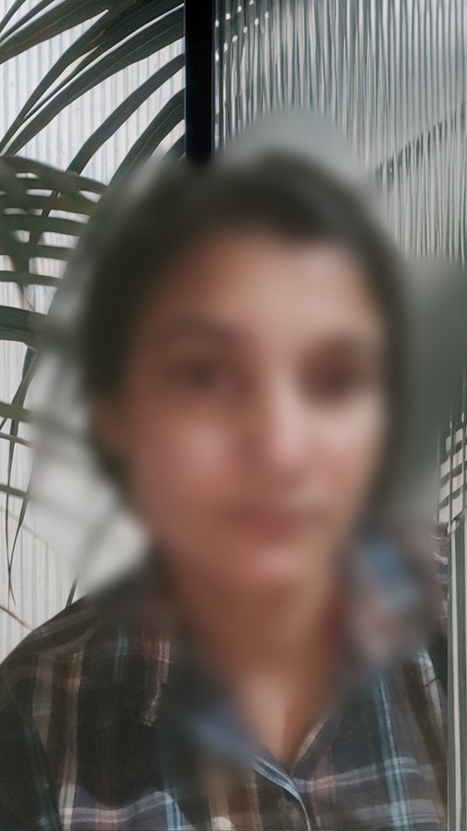 पुरुषों के बाद खाने से लेकर 
पुरुषों के साथ बैठ कर खाने तक का..... 
ये सफर तय करने में स्त्रियों को एक युग लग गया... 

क्या सच नहीं है, मित्रों!!