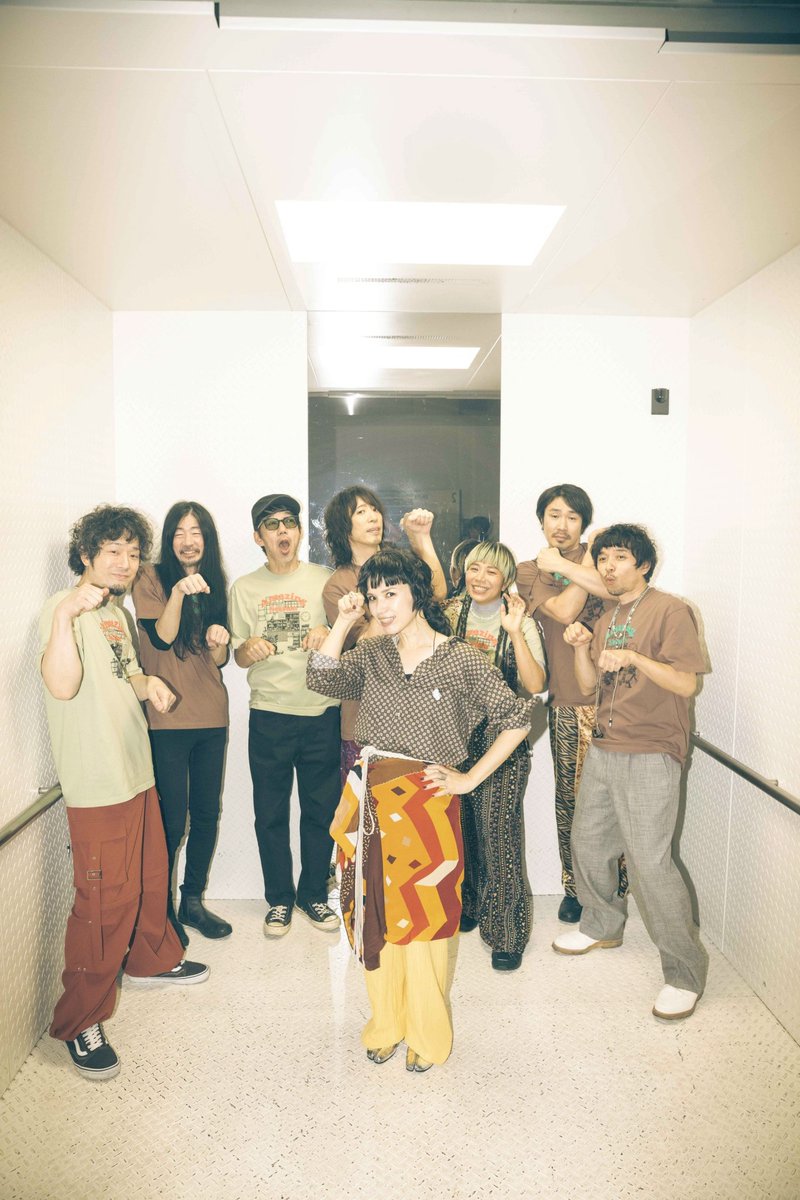 Superfly_staff's tweet image. Superfly Hall Tour 2025 “Amazing Session”

東京ガーデンシアター公演、ありがとうございました🔥
アンコールラスト1曲の動画・画像は「#SuperflyAmazingSession」でぜひSNSに投稿してくださいね🙏
また、本日の感想はアンケートまでどうぞ💁
superfly-web.com/special/2025qu…

Vo. Superfly 越智志帆 
Gt.…