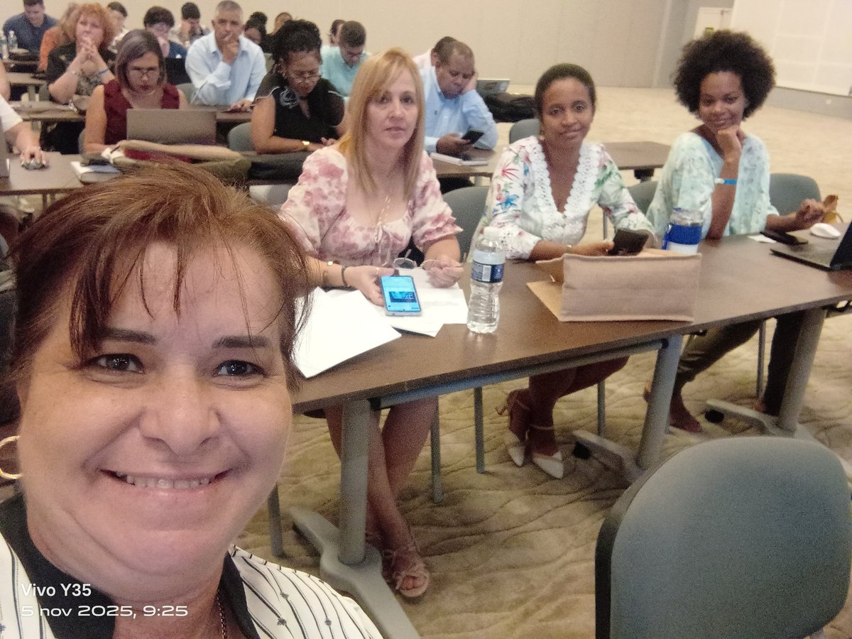 🚨Diploma Superior en política y gestión de la #Ciencia y la #Tecnologia en Iberoamérica, en modalidad de videoconferencia, con Hortensia desde la Agencia Boliviana 🇧🇴 de energía nuclear. <a href="/ArmandoRguezB/">Armando</a> <a href="/AndreaArmasRodr/">Andrea Armas</a> <a href="/CienfuegosCitma/">Citma Cienfuegos</a> <a href="/CitmacfgDeleg/">Delegada CITMA Cienfuegos</a> <a href="/citmacuba/">Ministerio de Ciencia, Tecnología y Medio Ambiente</a>