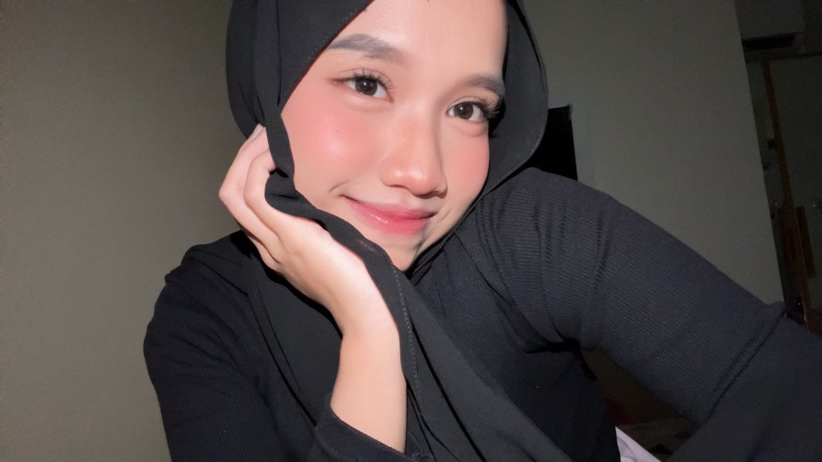 riverrblushh's tweet photo. my makeup gw😋🫰🏻 https://t.co/ZCvWsbJNO4
