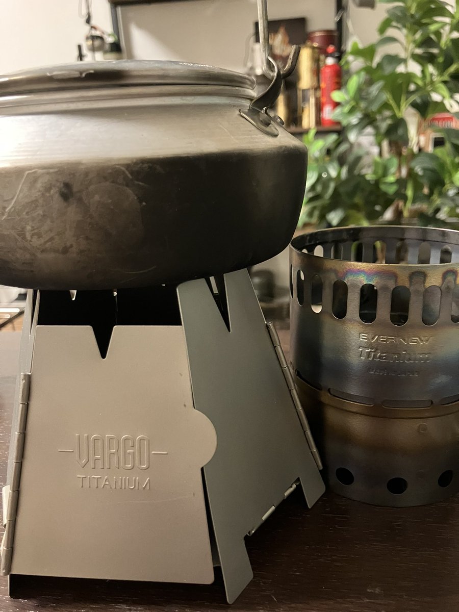 OMaru0118's tweet photo. 次回のキャンプ🏕️はULで、こいつらに活躍してもらうぞ‼️
#evernew
#trangia
#vargo https://t.co/Epu0KB0kqd