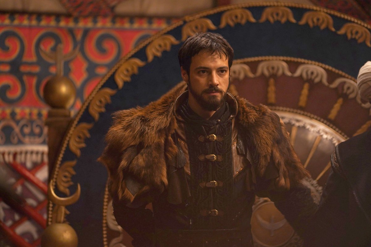 Orhan’ın askerleriyle sahneye çıkışı çok klas, genç ama bey gibi. #KuruluşOrhan