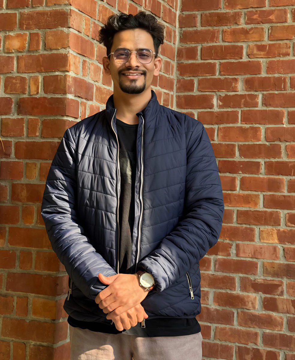 ShaileshASP's tweet image. क्रांतिकारी बधाई अनुज!
रेगिस्तानी गाँव सरली, बाड़मेर से निकलकर जेएनयू दिल्ली में कॉन्सलर पद जीतना केवल तुम्हारी नहीं, बल्कि हर वंचित और संघर्षशील युवा की जीत है। न लेफ़्ट, न राइट — फुले, अम्बेडकर और पेरियार के विचारों की यह जीत है।
तुम पर गर्व है अनुज!
जय भीम 
#JNU #BahujanYouth