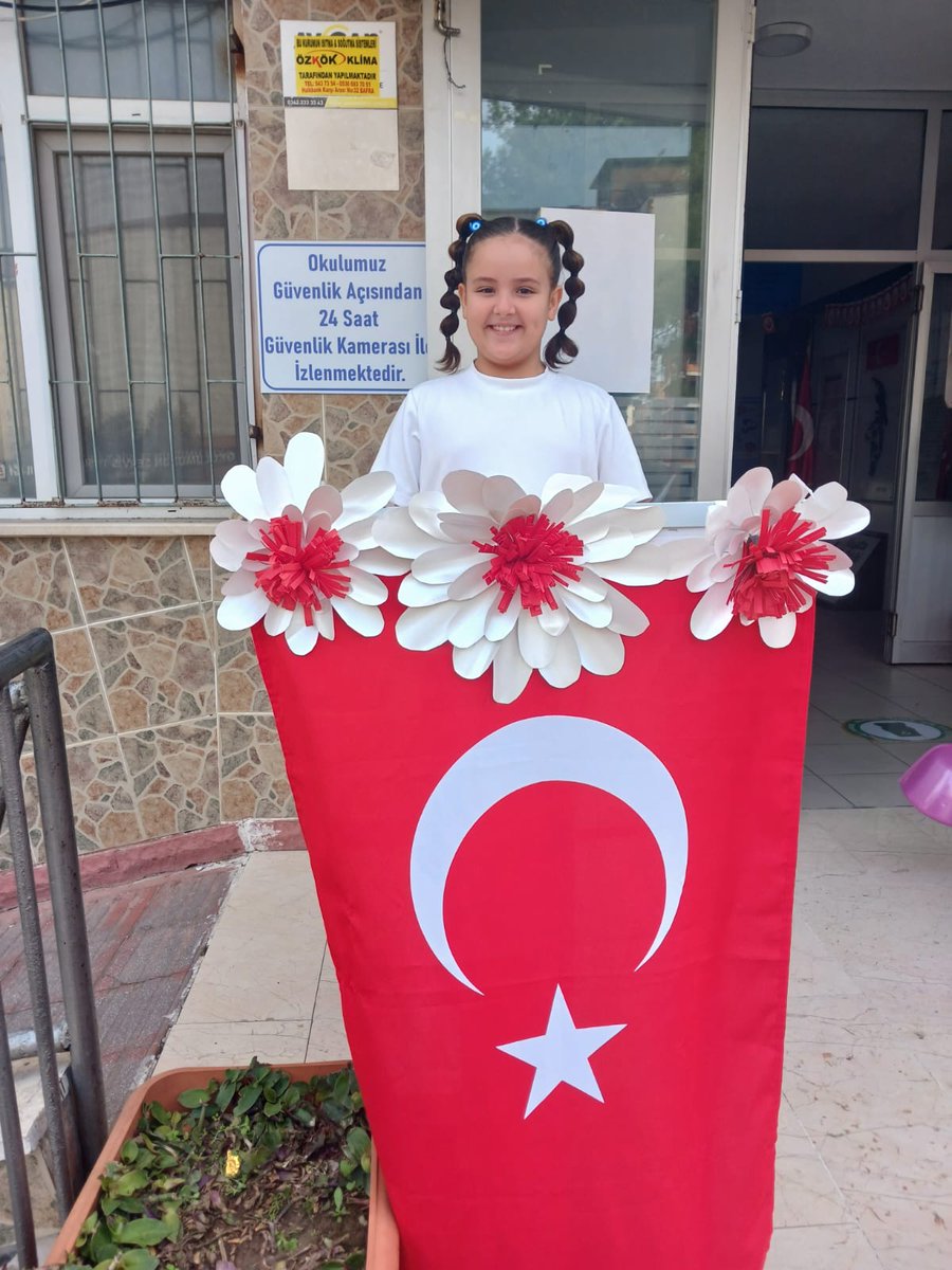 29ekimilkokulu's tweet image. Okulumuzda Kızılay Haftası’nı coşku ve anlam dolu bir programla kutladık.
Kızılay’ın “insana yardım” ilkesini küçük yüreklerinde yaşatan öğrencilerimizle gurur duyuyoruz.

#KızılayHaftası #Yardımlaşma #Dayanışma #İyilikBulaşıcıdır